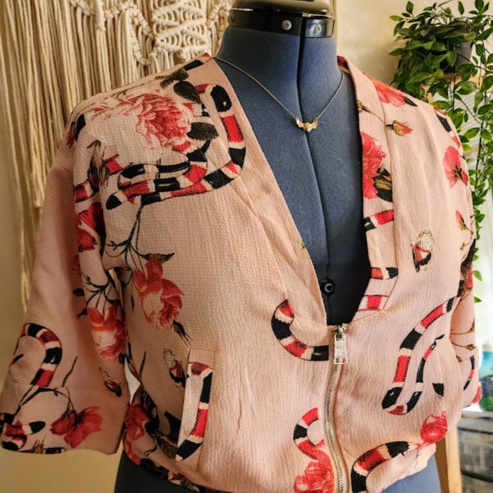 Cotton:on - Kimono style zip - floral snake pattern - US 6 but fits larger!